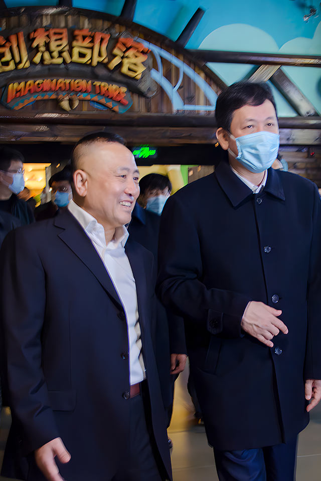 辽宁省副省长靳国卫参观调研荣信集团旗下海蓝星梦幻城